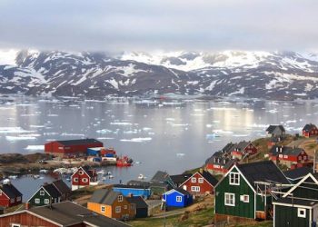 LABAN SAYS IT'S WARMER HERE (Qaqortoq, Greenland) THAN IN LOUISA TODAY!