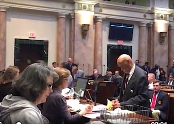 Rep. Jeff Greer, D-Brandberg, asks the House to participate in a moment of silence following a school shooting that killed two and injured 17 others at Marshall County High School. ( Daniel Desrochers ddesrochers@herald-leader.com)