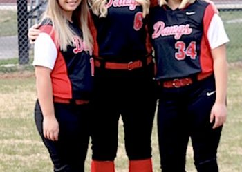 Lady Dawgs softball seniors