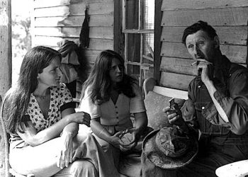 APPALACHIAN STORY TELLING... PHOTO/ RAY HICKS