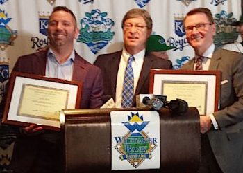 Ben Chandler (center) lexington mayor Jim Gray and Shea Health Policy Award