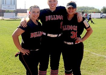 LC SOFTBALL 2018: Seniors, L to R Keyarah Bowen, Ciana Bowen and Brittany Shapaka
