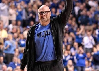 Former UK Wildcats star Rex Chapman waves to the crowd during one of his return visits to Rupp arena. He will be in Louisa June 25th to speak to the players, fans, and coaches at the Hoops for Hope event.