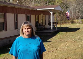 Freida Lockaby, of Clay Co., Ky. says she has benefited from access to health care coverage through Medicaid. PHOTO- Phil Galewitz/Kaiser Health News