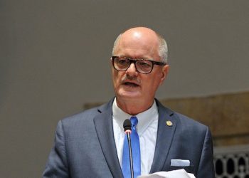 SENATE APPROVES SCHOOL PRINCIPAL, SUPT.  HIRING REFORM BILL