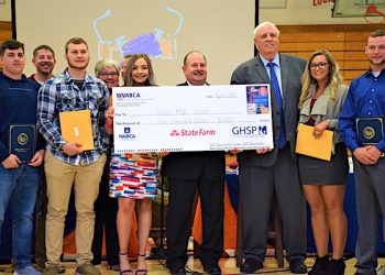 GOVERNOR VISITS TOLSIA HIGH BEARING AWARDS FOR STUDENTS