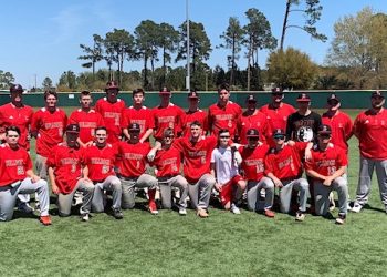 BASEBALL DAWGS FINISH 4-1 AT THE BEACH