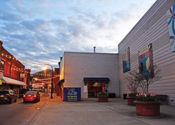 CITY OF PIKEVILLE GIVES JENNY WILEY THEATER THE BOOT