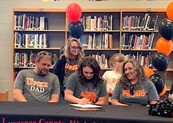 LAWRENCE CO. CHEERLEADER SIGNS TO CHEER FOR UPIKE