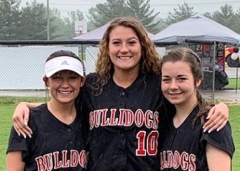 LADY DAWGS GO 1-1 ON SENIOR DAY, FINISH 5-1 FOR THE WEEK