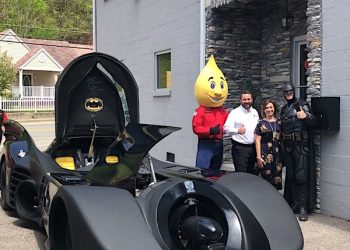 “WEST VIRGINIA BATMAN” VISITS FAST CHANGE LUBE AND OIL