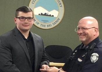 CHIEF INTRODUCES NEWEST LPD OFFICER AT SWEARING IN CEREMONY
