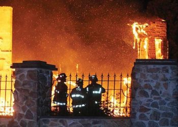 WELL-KNOWN EASTERN KENTUCKY MANSION BURNS