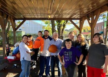 LOUISA PUMPKIN CARVING IN THE PARK 2019