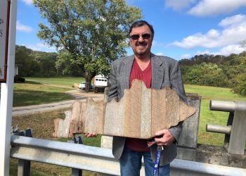 CORDLE AND SKAGGS FAMILY DEDICATE BLAINE COMMUNITY SIGN