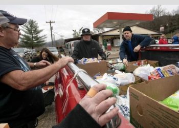 ‘A crazy path’ brings Thanksgiving dinner and inspiration to forgotten Blaine, Ky.
