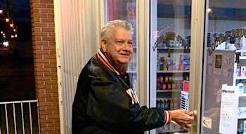 Laban locks up Louisa Drug for the last time after more than 40 years!