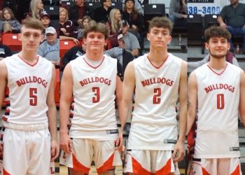 Dawgs fall at the buzzer on Senior Night, 59-57