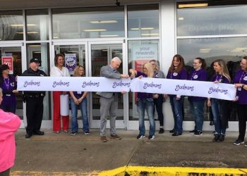 Gordmans Louisa holds ribbon cutting ceremony