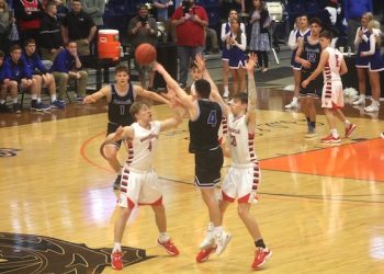 Dawgs use huge second half to advance into the semifinals of the 15th Region Tournament, Shelby Valley up next Saturday night