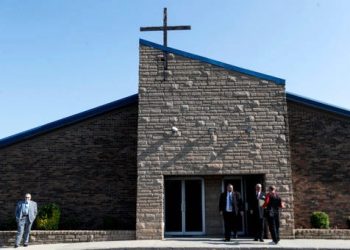 Kentucky church leader vows to hold Easter services even after getting Beshear stop order