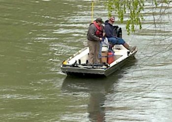 PIKE MAN CHASED BY MARTIN CO. POLICE JUMPS INTO TUG RIVER, PRESUMED DEAD