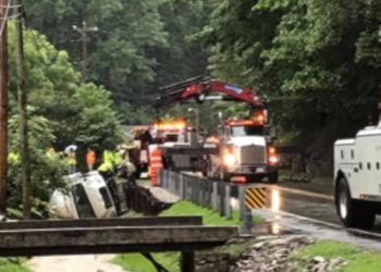 Accident shuts down Rt. 40 between Inez and Warfield