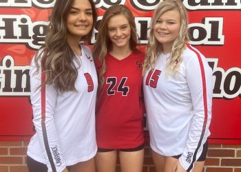 VolleyDawgs sweep Lewis Co. on Senior Night