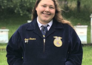 Greenup County High School student buzzing after receiving national beekeeping award