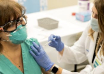 SOME KENTUCKY HOSPITALS GET COVID-19 VACCINE EARLY, USE IT