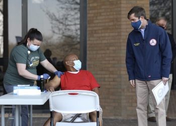 Beshear Visits Regional Vaccination Site in Ashland