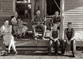 GROWING UP IN LOUISA: After dinner, family time