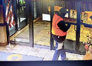 CITIZENS BANK ROBBED BY DARING DAYLIGHT BANDIT