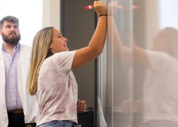 LAWRENCE COUNTY HIGH STUDENT PARTICIPATING IN CANCER RESEARCH AT UK