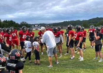 THIS IS WHAT IT’S ALL ABOUT, LITTLE DAWGS VERSUS BIG DAWGS AFTER PRACTICE