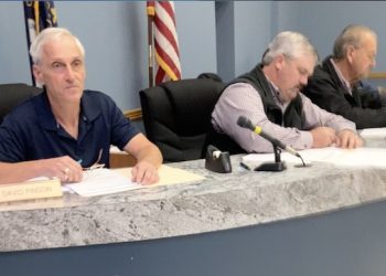 LAWRENCE FISCAL COURT LEASES DOZER, HEARS GOOD NEWS ABOUT POPULATION GROWTH