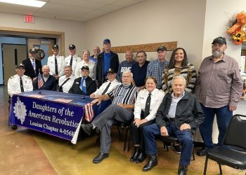 LOUISA DAR HAS LUNCHEON FOR VETERANS