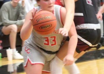 DAWGS CRUISE PAST ELLIOTT CO.; HOST PRESTONSBURG FRIDAY