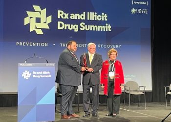 ROBINSON RECEIVES NATIONAL ‘BEACON OF HOPE’ AWARD AT SUMMIT