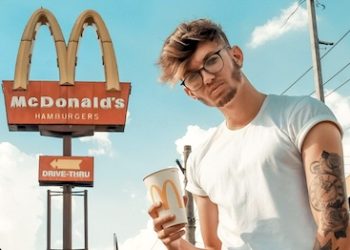 SUPPORT YOUR LOCAL RESTAURANTS! CHAINS ARE PROFIT-MAKING MACHINES IGNORING COMMUNITIES