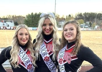 Raceland stops Dawgs winning streak on Senior Night; Playoffs start next week at Home