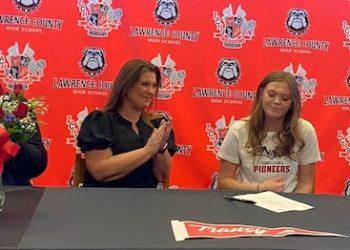 LCHS Cheerleader Hannah May Inks With Transy