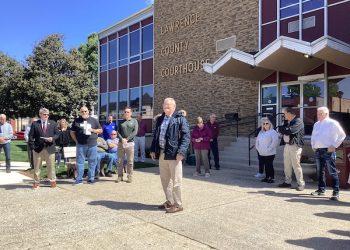 LAWRENCE COUNTY CROWD OBSERVES NATIONAL DAY OF PRAYER…MAY 4, 2023: LAZER VIDEO