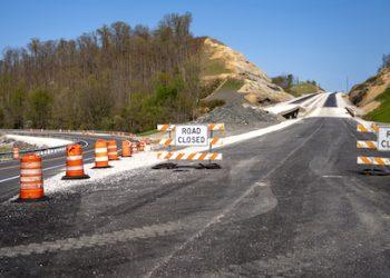 Road Curve Alert Along Mountain Parkway