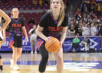 TOLSIA GRAD AUTUMN BLOCK PLAYING IN THE NORTH/SOUTH BASKETBALL GAME