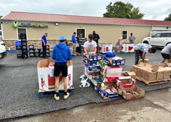 Tolsia Boys Basketball Volunteers During OVP Health Mobile Food Drive