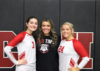 VolleyDawgs sweep Tolsia on Senior night