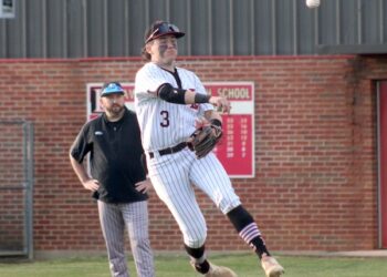BASEBALL DAWGS HEAD INTO SPRING BREAK WITH DISTRICT WIN OVER FLOYD CENTRAL