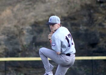 LAWRENCE CO. BASEBALL DISPLAYS POWER IN TWO WINS OVER BETSY LAYNE
