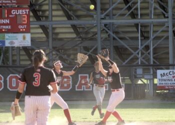 SOFTBALL DAWGS GO OUT WAYNE AND SHUT OUT PIONEERS